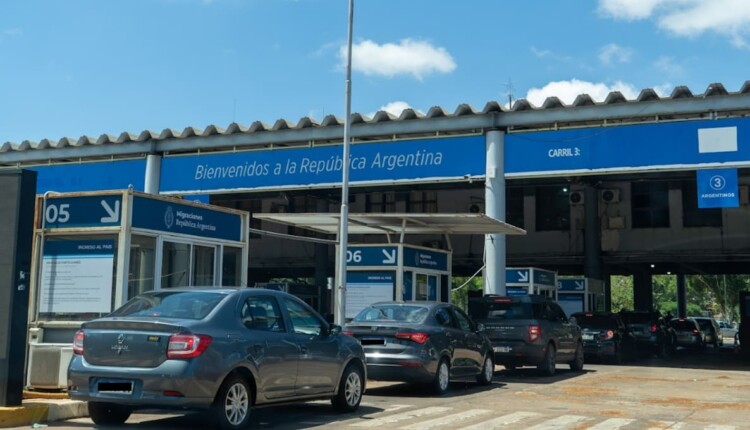 Aduana de Puerto Iguazú é o paço fronteiriço terrestre da Argentina com maior circulação de turistas.