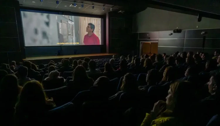 Auditório do Centro de Recepção de Visitantes de Itaipu costuma abrigar projeções especiais de filmes em Foz do Iguaçu.