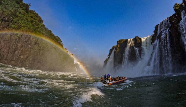 Entre os diversos atrativos paranaenses, sem dúvidas as Cataratas é um dos principais roteiros de turistas estrangeiros