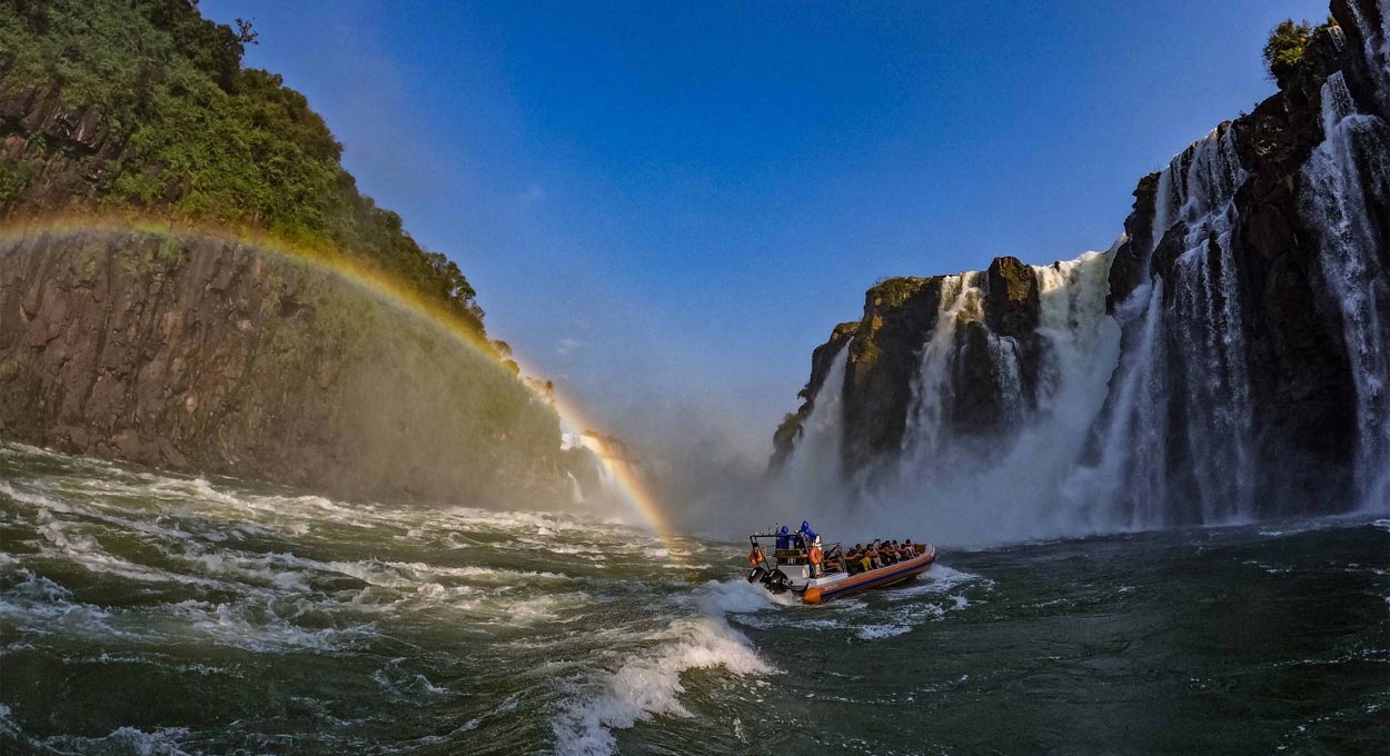 Entre os diversos atrativos paranaenses, sem dúvidas as Cataratas é um dos principais roteiros de turistas estrangeiros