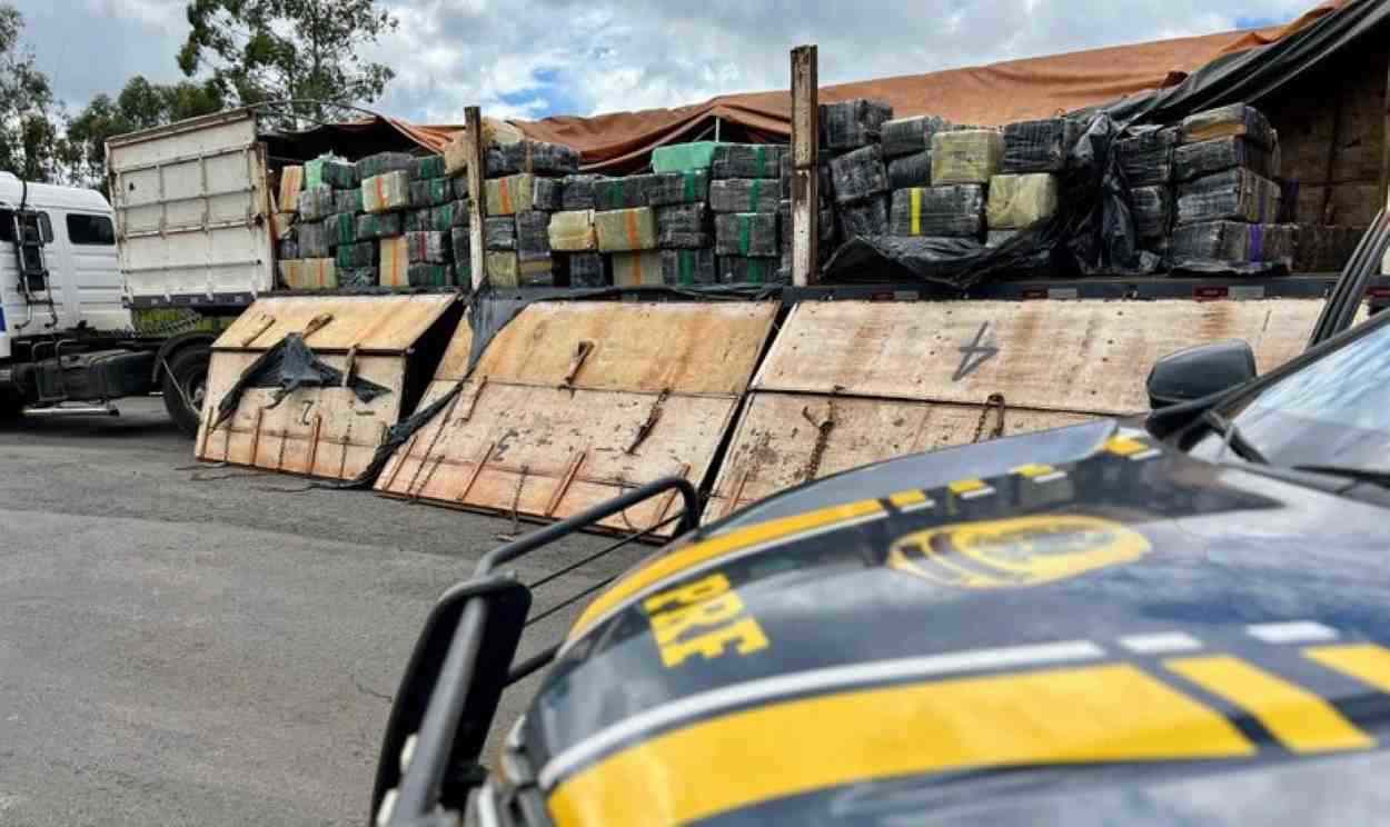 Caminhoneiro que saiu de Foz é preso com 4,5 toneladas de maconha