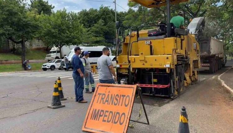 Prefeitura retoma obras na Avenida Paraná e libera JK em meia pista