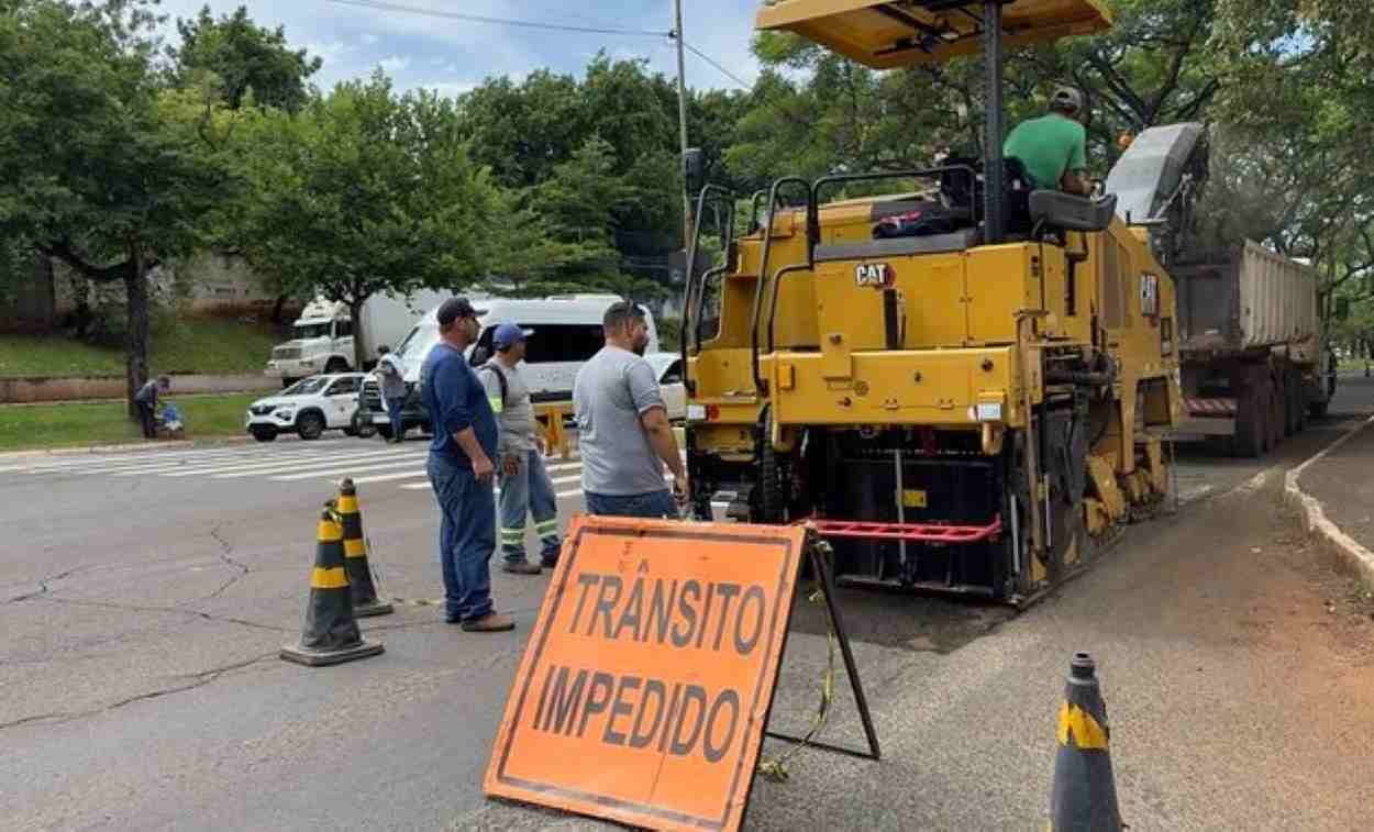 Prefeitura retoma obras na Avenida Paraná e libera JK em meia pista