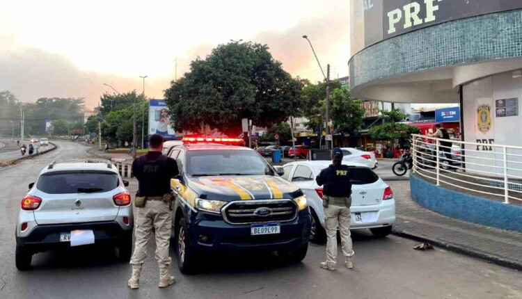 PRF evita que dois carros roubados sejam atravessados ao Paraguai