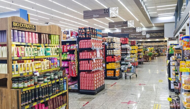 Clientela do Paraguai é frequentadora habitual dos supermercados de Foz do Iguaçu.