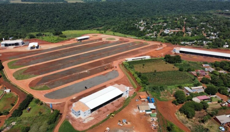 Vista aérea do futuro porto seco projetado para a Ponte da Integração, em Presidente Franco.