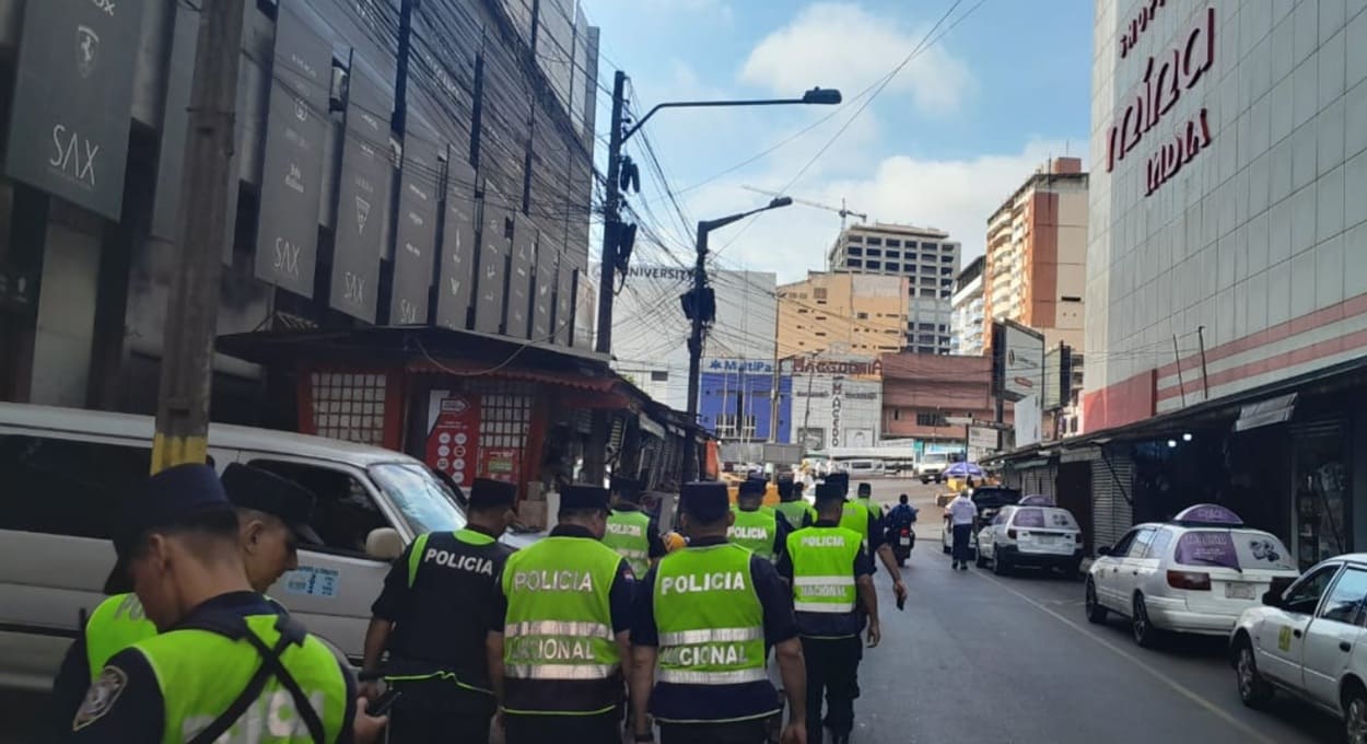 Polícia Nacional do Paraguai está ampliando o patrulhamento nos arredores da Ponte da Amizade.