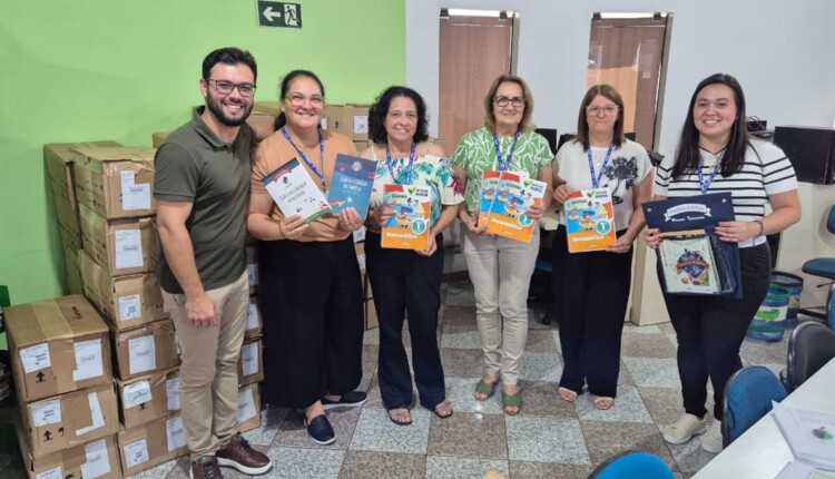 Apostilas entregues por Itaipu serão usadas nas escolas municipais.