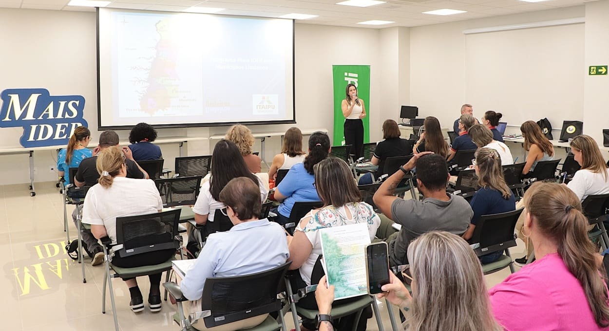 Santa Helena é a sede do Conselho de Desenvolvimento dos Municípios Lindeiros ao lago de Itaipu.