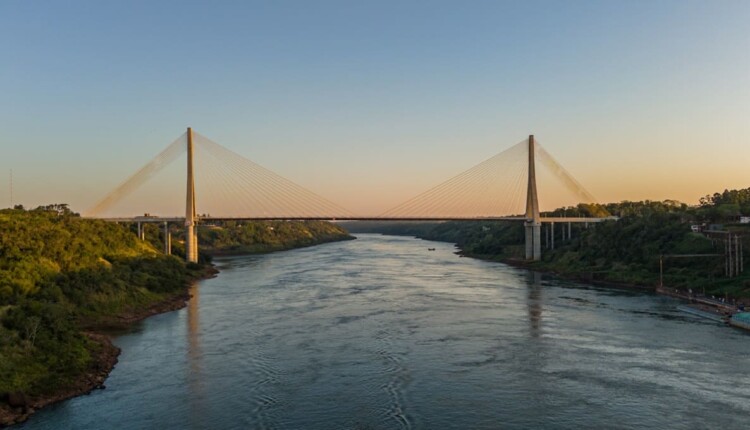 Acessos à Ponte da Integração no Paraguai estão sendo construídos com recursos de um empréstimo feito pelo país.