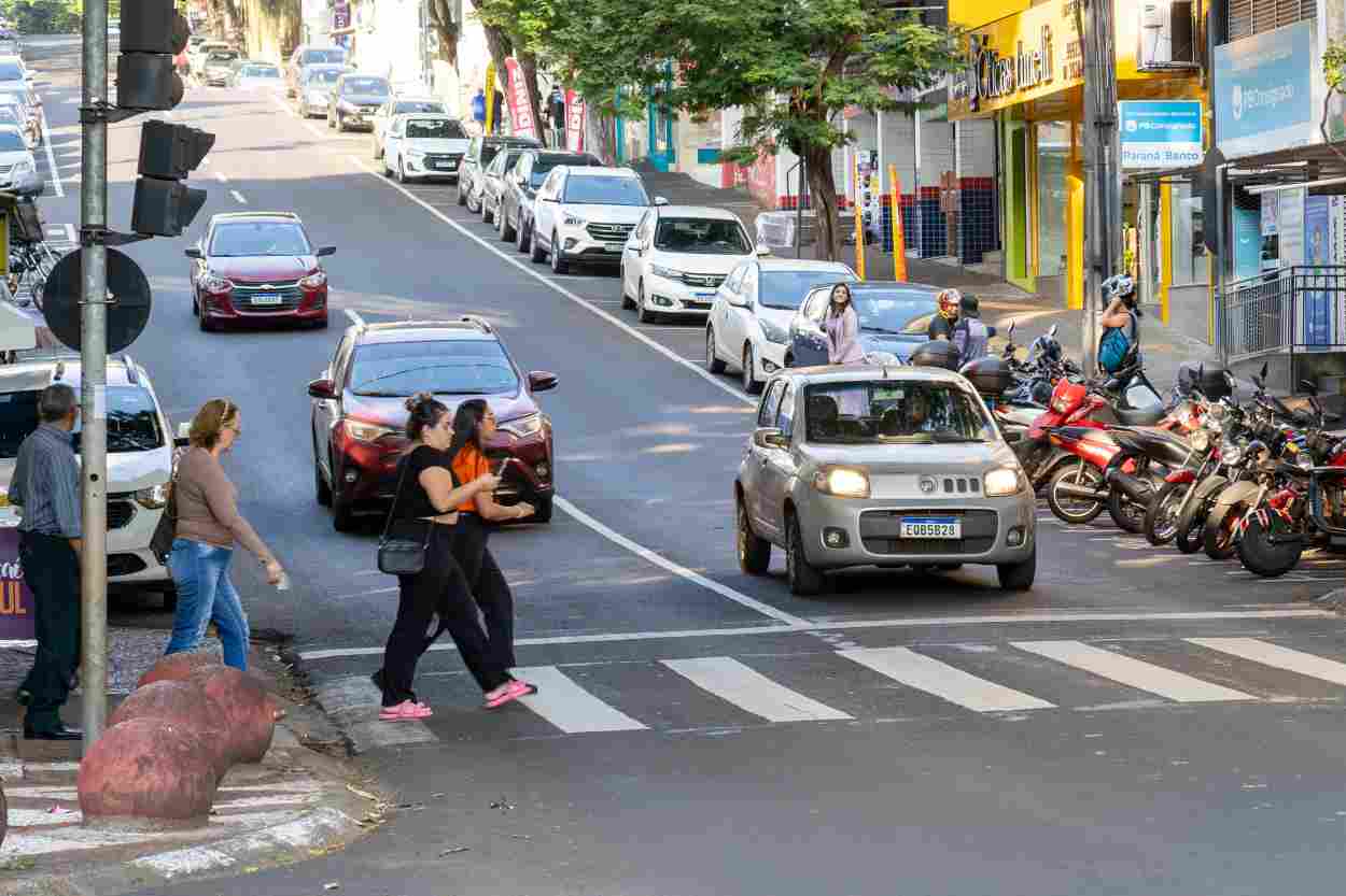 De auxiliar de motorista a porteiro: 700 vagas de emprego em Foz do Iguaçu