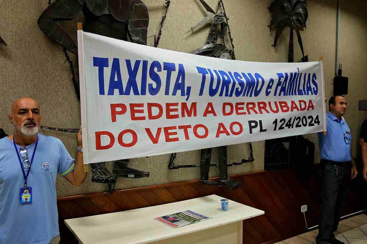 Sem posição do líder, Silva e Luna vê Câmara derrubar vetos em táxi e turismo