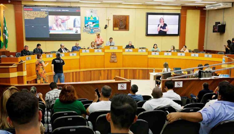 Vereadores criam bloco da direita conservadora em Foz do Iguaçu