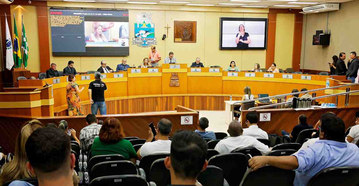 Vereadores criam bloco da direita conservadora em Foz do Iguaçu