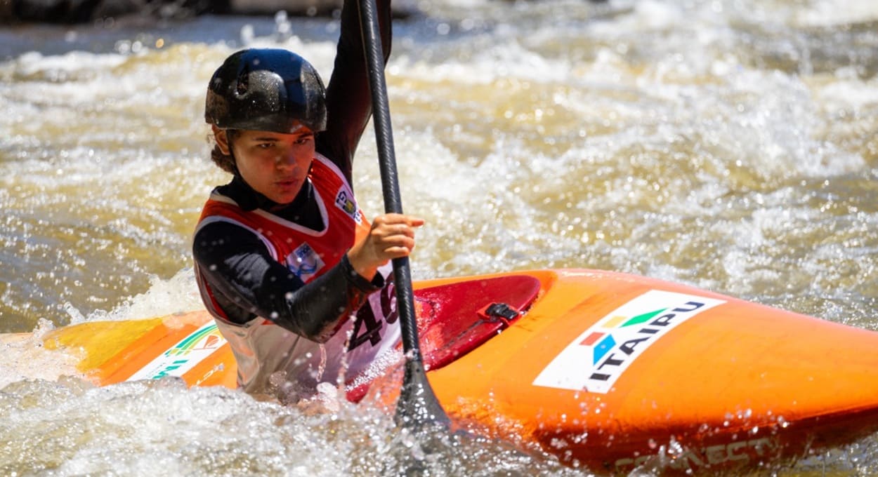 Milena e Gerson treinam no Canal de Itaipu, Região Norte de Foz do Iguaçu.