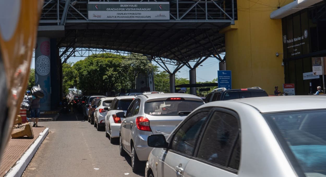 Escritório da Polícia Turística do Paraguai fica na aduana de Ciudad del Este, pista de sentido Brasil.