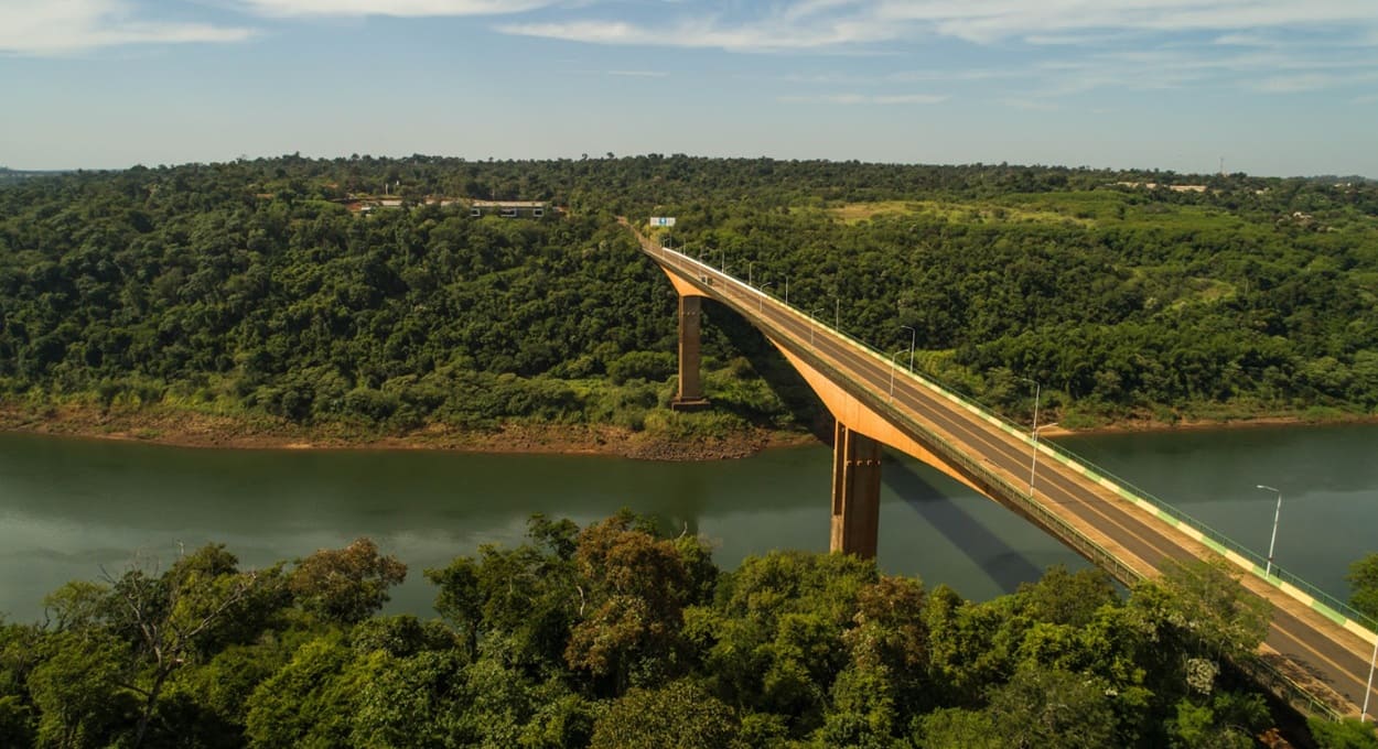 Ponte entre Brasil e Argentina foi oficialmente inaugurada em novembro de 1985, cinco meses após a morte de Tancredo Neves.