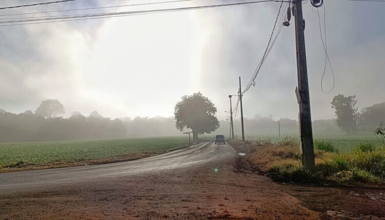 Névoa na zona rural de Foz do Iguaçu, em imagem datada do último domingo (16).