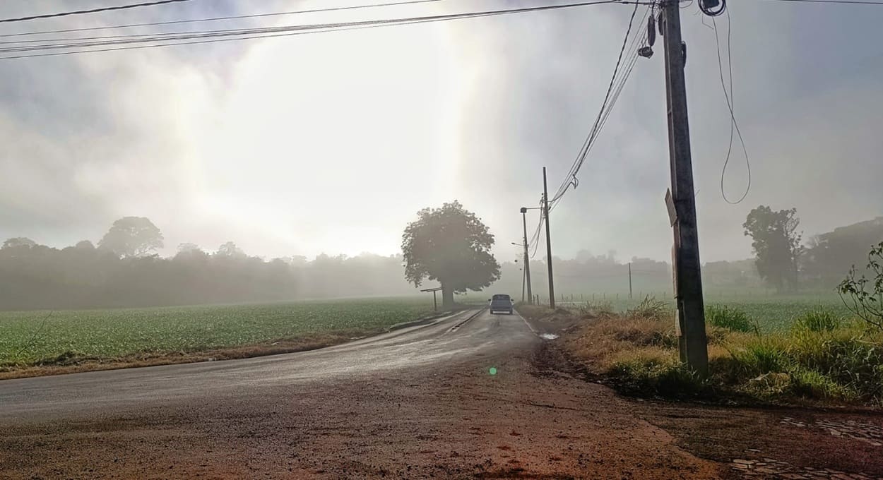 Névoa na zona rural de Foz do Iguaçu, em imagem datada do último domingo (16).