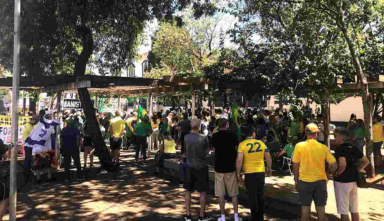 Ato pró-Bolsonaro em Foz, com vereadores à frente, tem pouca adesão