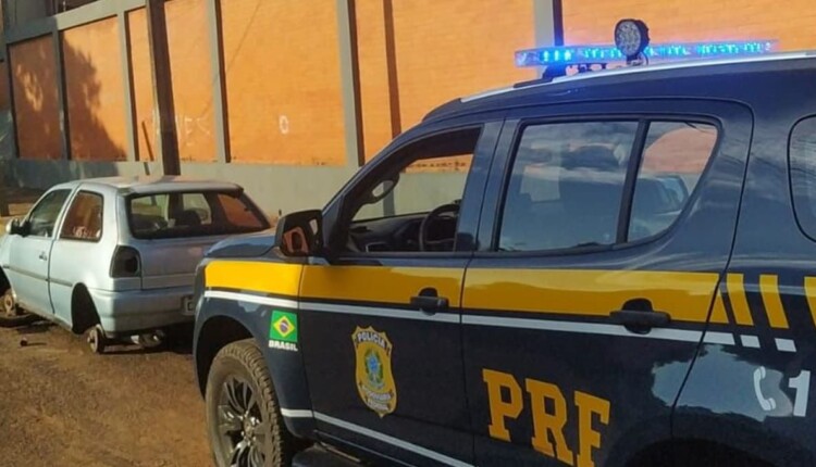 PRF recupera carro furtado