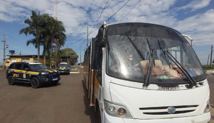 PRF apreende ônibus