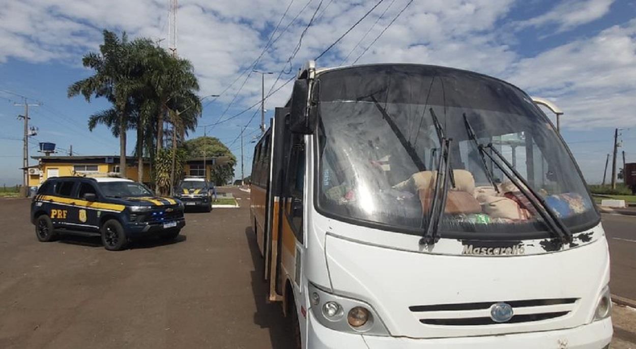 PRF apreende ônibus