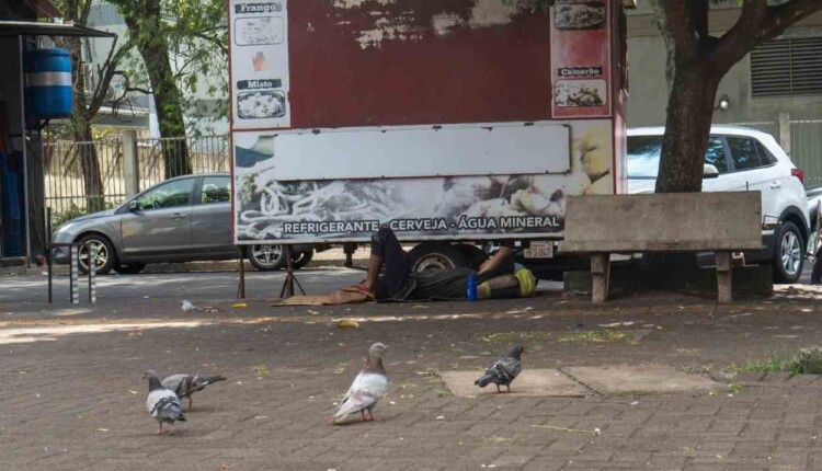 Pessoas nas ruas em Foz do Iguaçu: 'O que mais quero é voltar para casa'