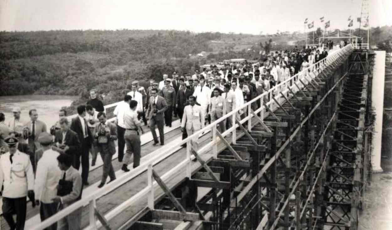 Ponte da Amizade: marco histórico em 1956 e 'epopeia' da construção