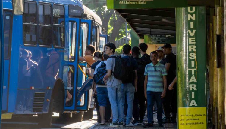 Silva e Luna faz coletiva sobre renovação do contrato do ônibus