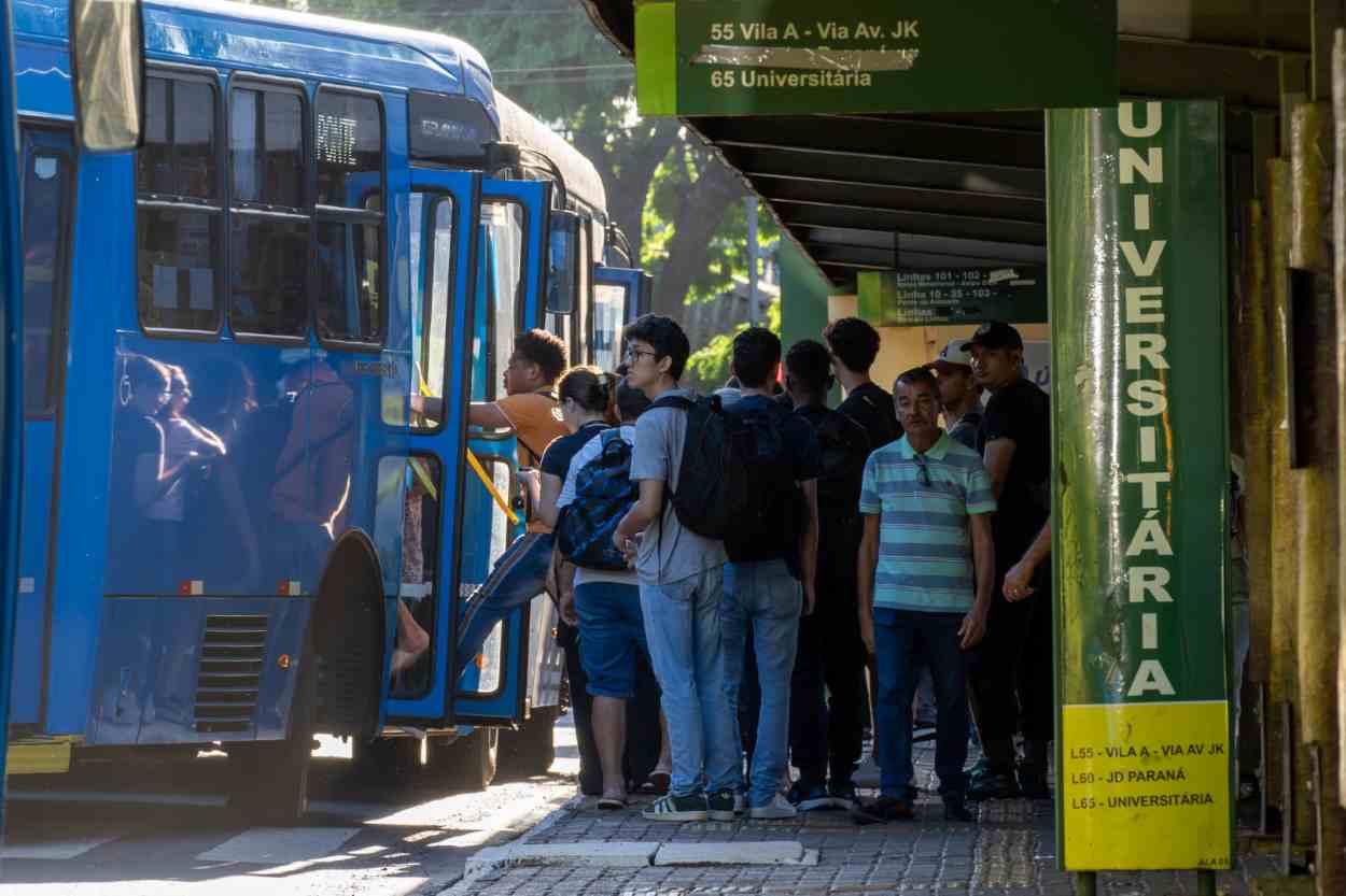 Silva e Luna faz coletiva sobre renovação do contrato do ônibus