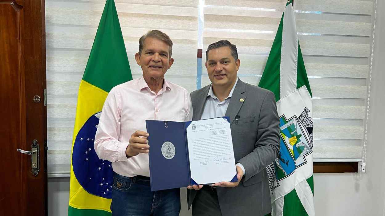 Silva e Luna vai aos Estados Unidos; Ricardinho assume prefeitura